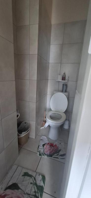 2 Bedroom Property for Sale in Goodwood Central Western Cape